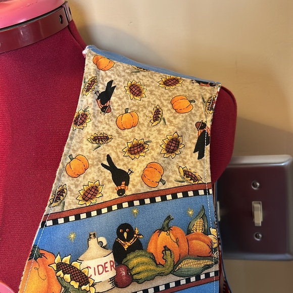 Hand crafted fall vest. Flannel inside, cotton fabric outside. Finished seems. - Picture 2 of 11